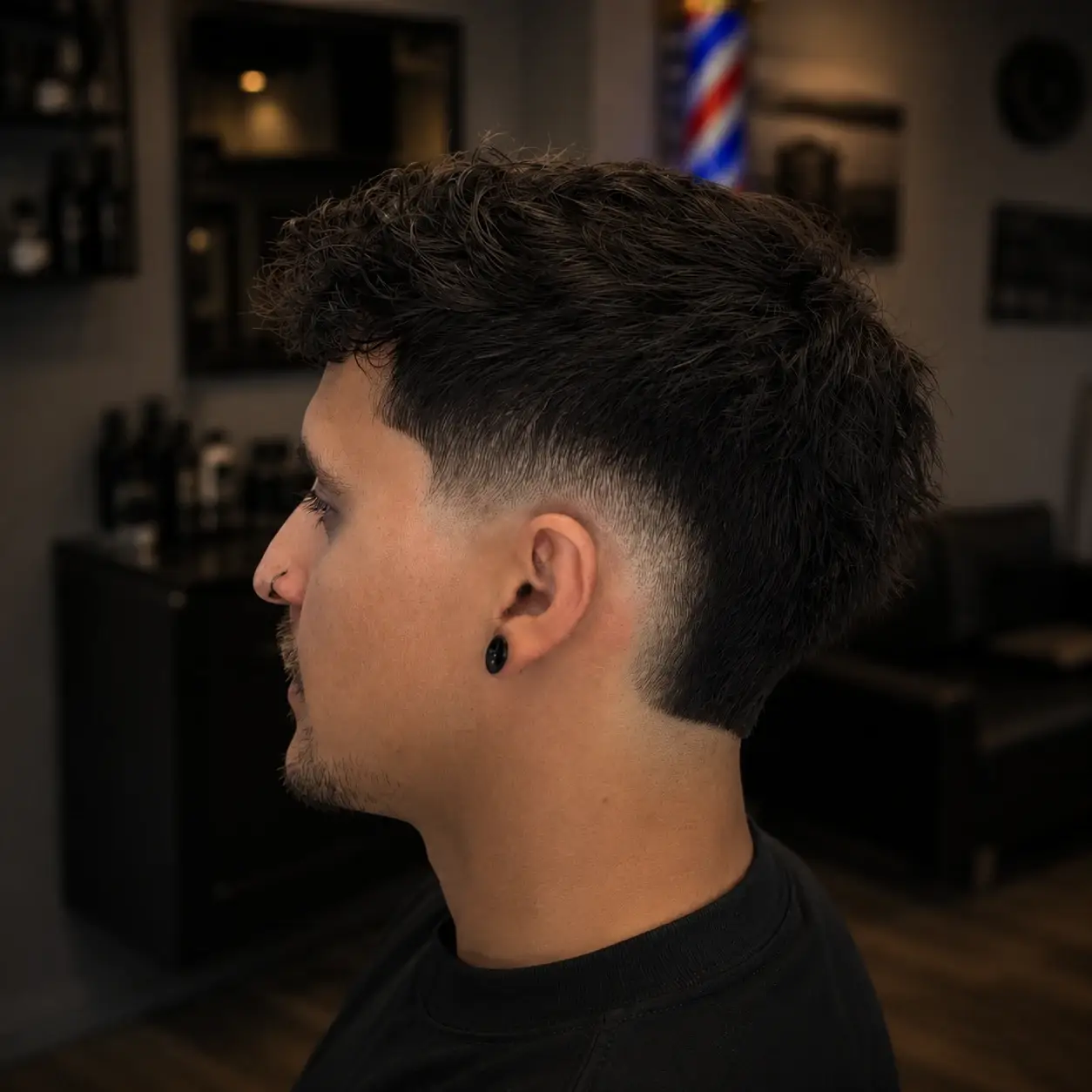 Mand med burst-fade frisure