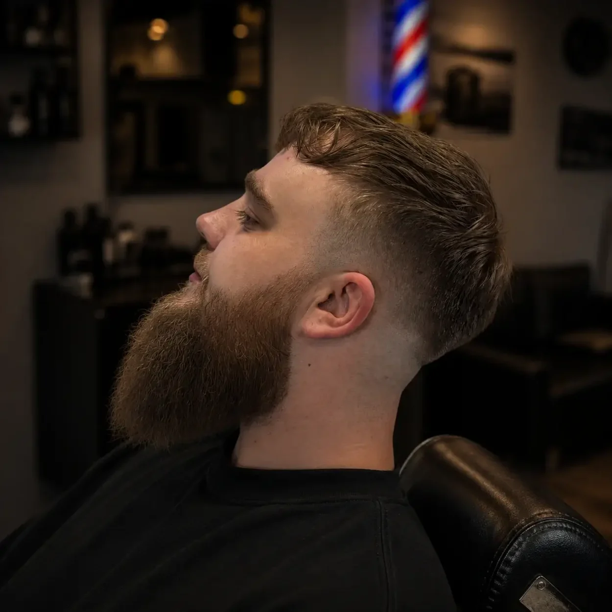 Mand med drop-fade frisure